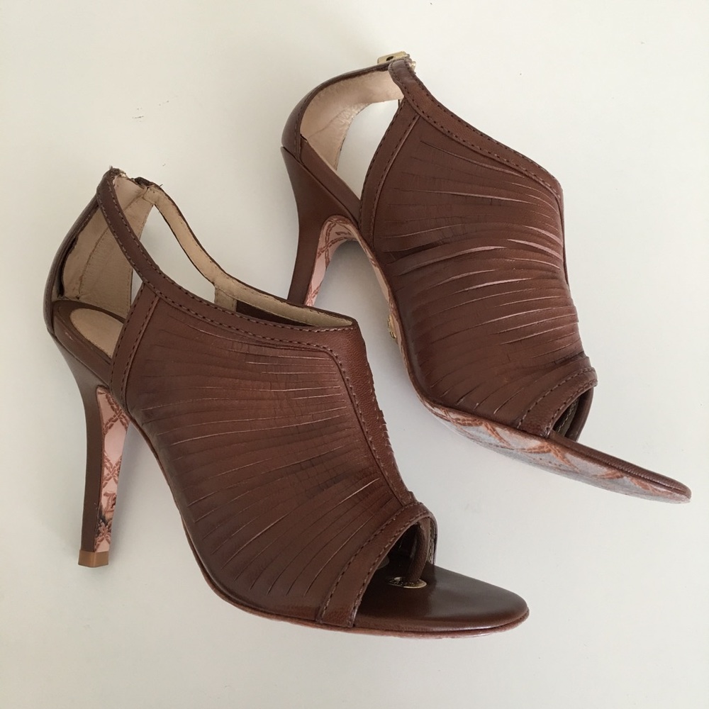 LAMB Heels